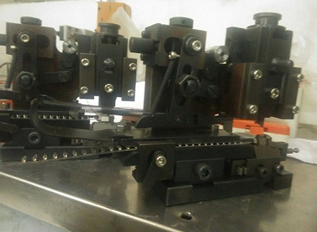 剝皮打端機模具